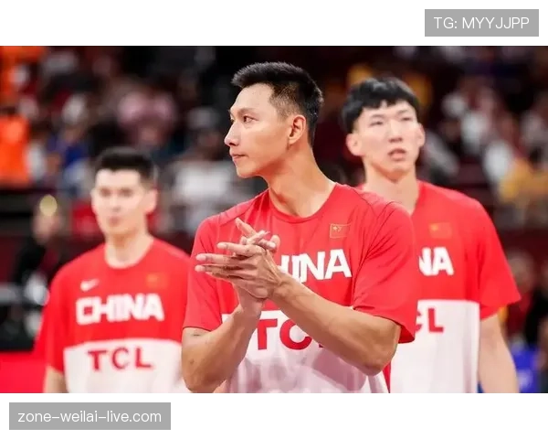 易建联家里那泳池，比咱们小区健身房还豪华，这生活真让人心慌