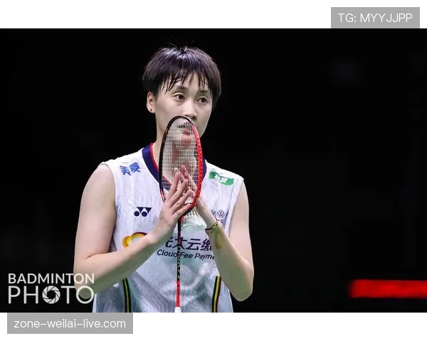 梁伟铿穿着拖鞋上场，隔壁年轻小将直接懵了！